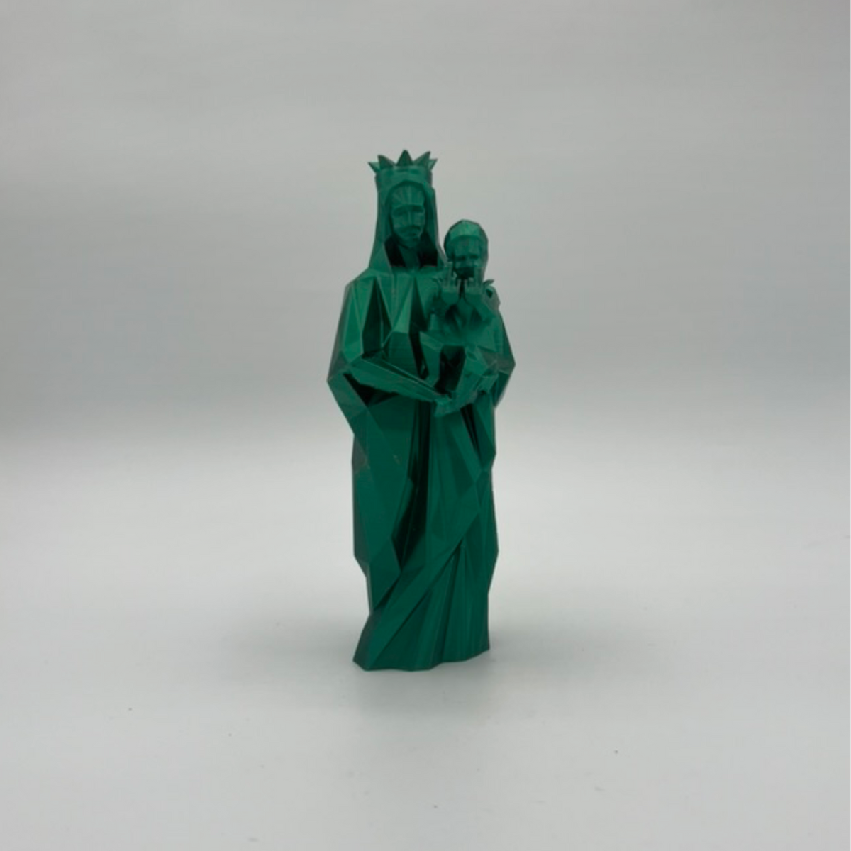 Statue Bonne Mère vs Jul Origami